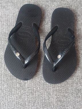 Little Girls Size 11/12 Havaianas Black Flip Flops with Rhinestone Detail